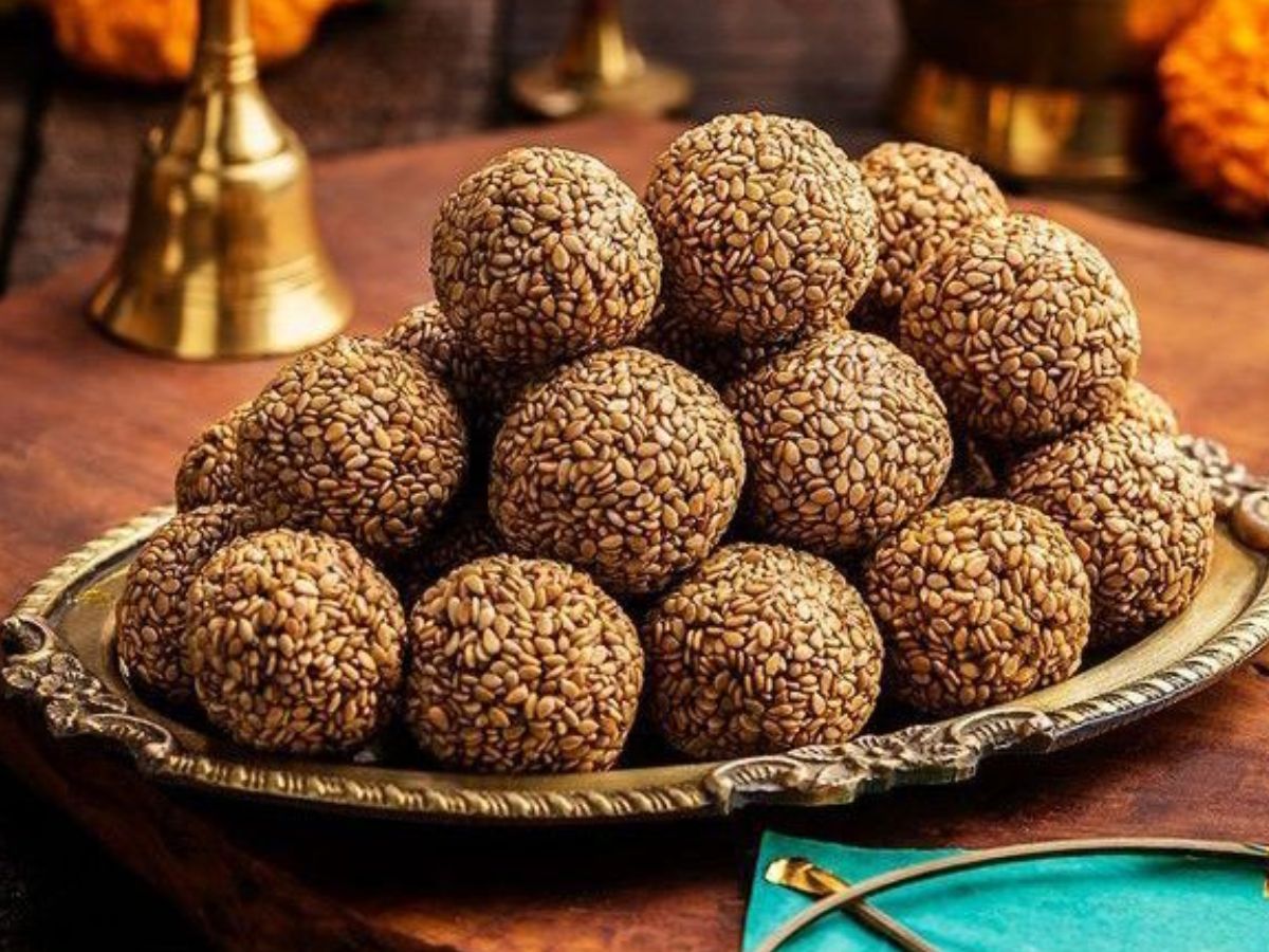 Tilgul (Sesame Jaggery Laddu)