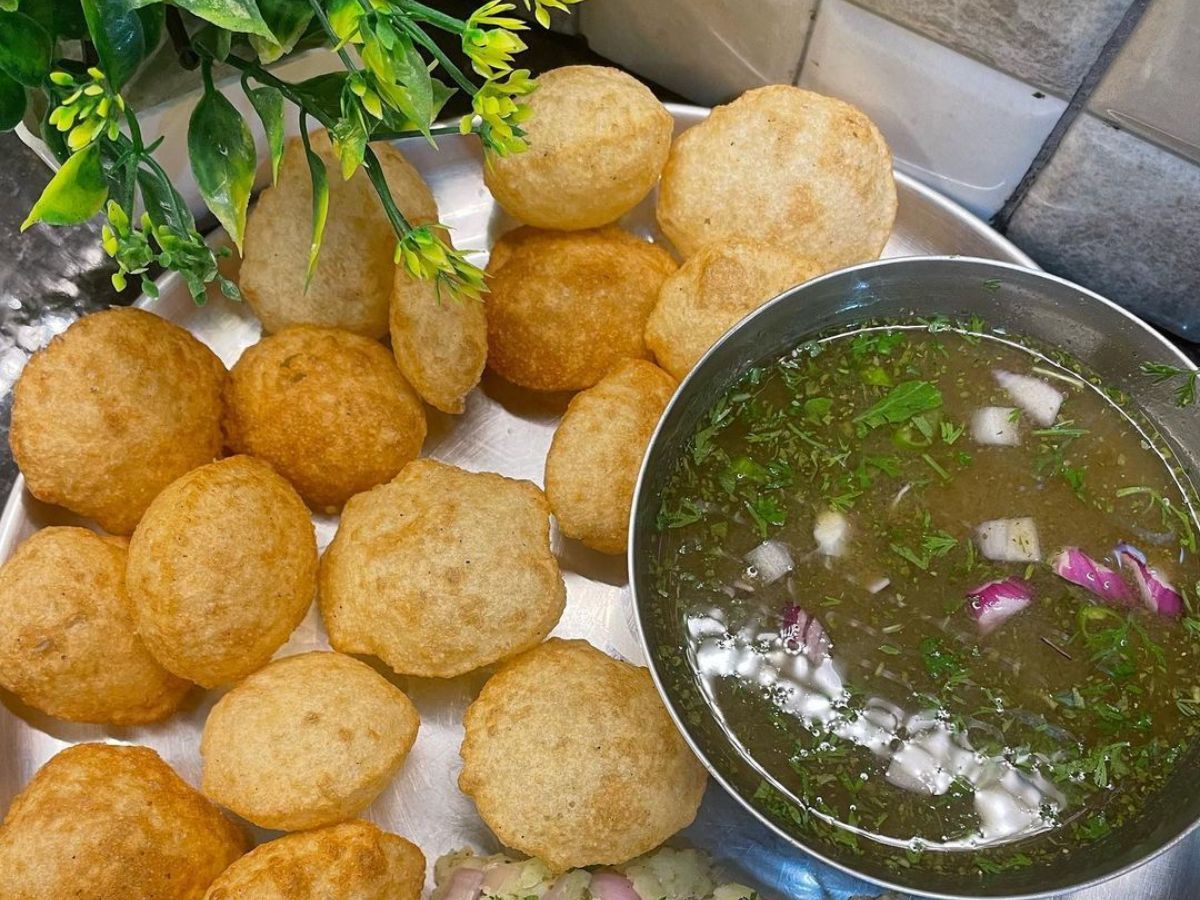 Pani Puri (with Jeera & Pudina Water)