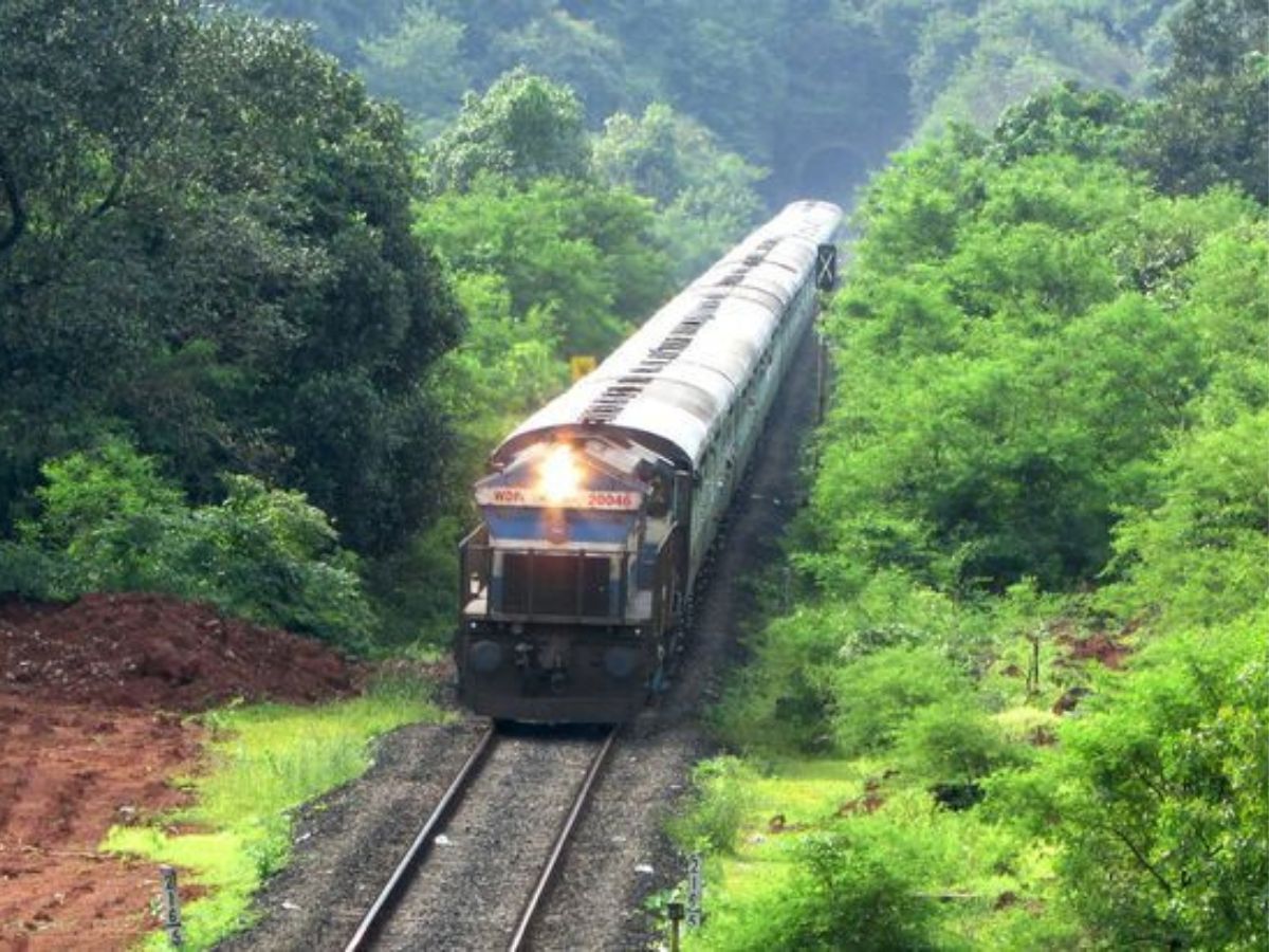 Mandovi Express (Mumbai to Goa)