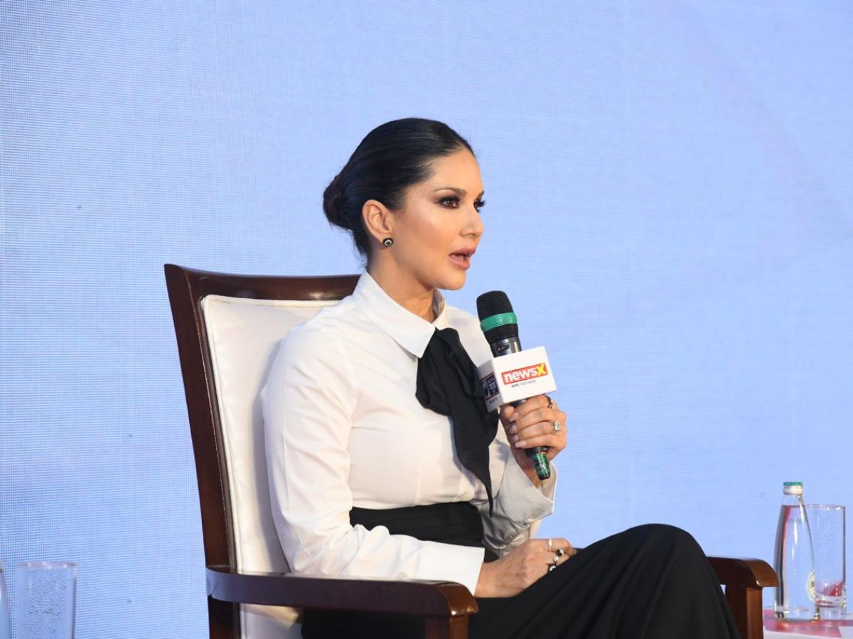 Sunny Leone's hairstyle at We Women Want 2025