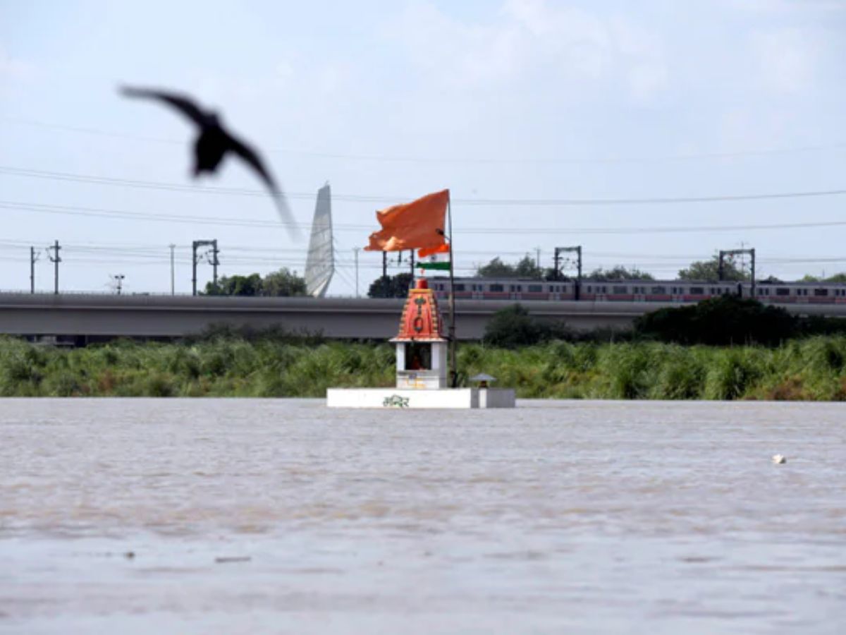 National News- Delhi Issues Evacuation Alert as Yamuna Surpasses 205m Danger Mark