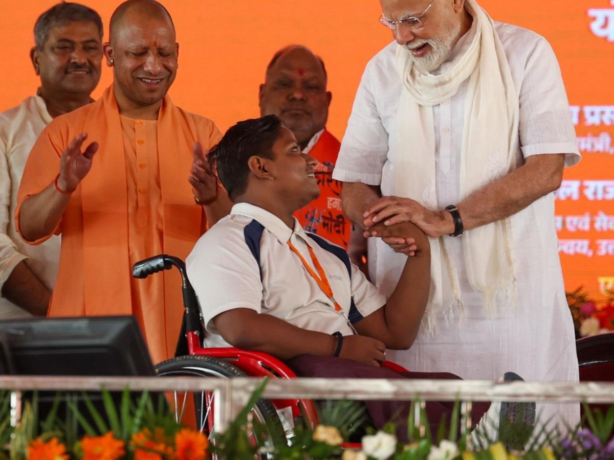 PM Modi’s Visit to Varanasi: Prime Minister Releases PM-Kisan Samman Nidhi Instalments, Warns Pakistan Of BrahMos Missiles