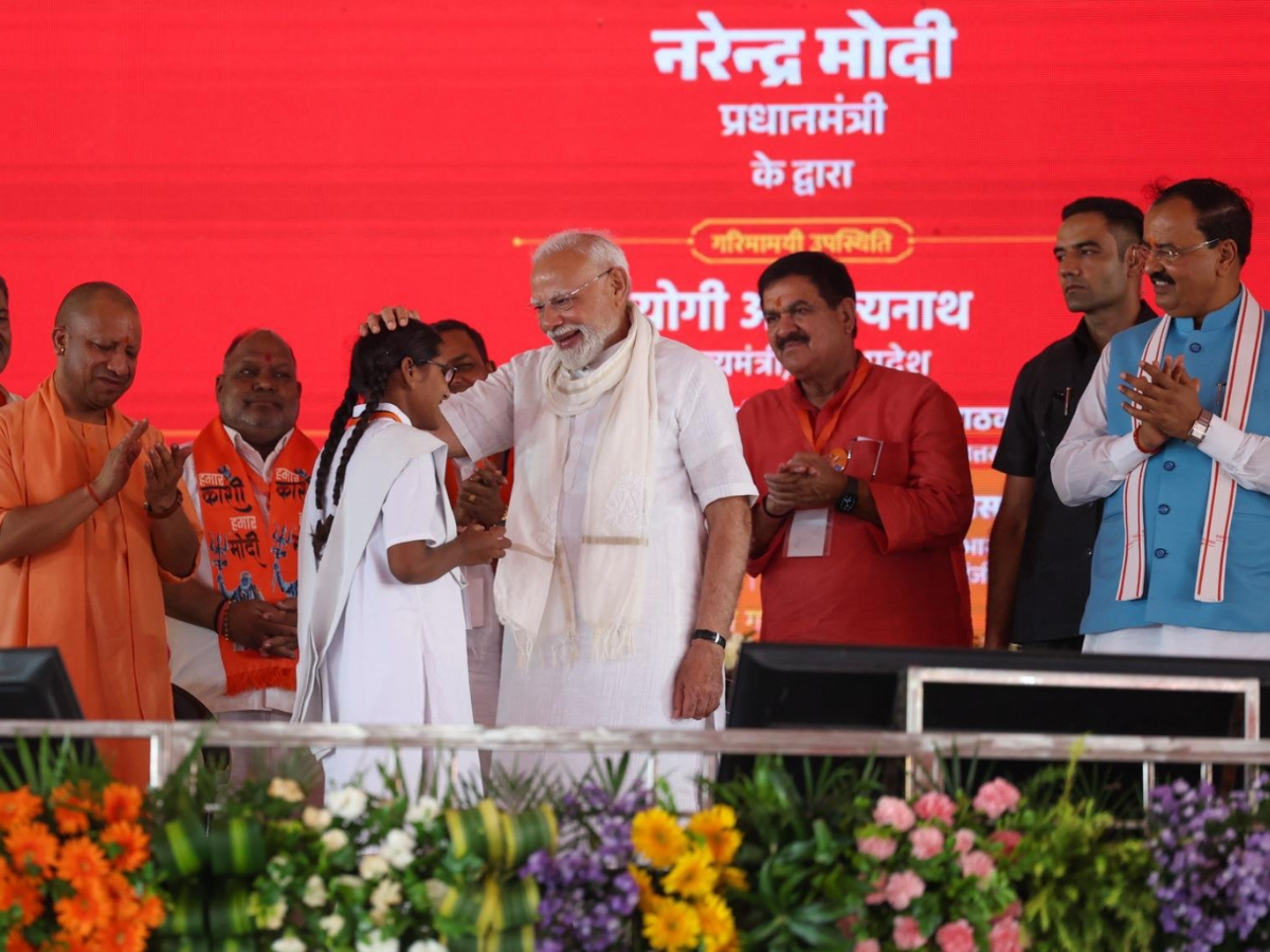 PM Modi’s Visit to Varanasi: Prime Minister Releases PM-Kisan Samman Nidhi Instalments, Warns Pakistan Of BrahMos Missiles