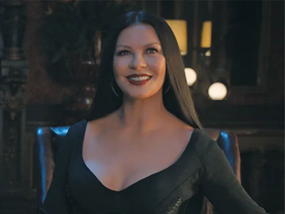 Morticia Addams (Catherine Zeta-Jones)