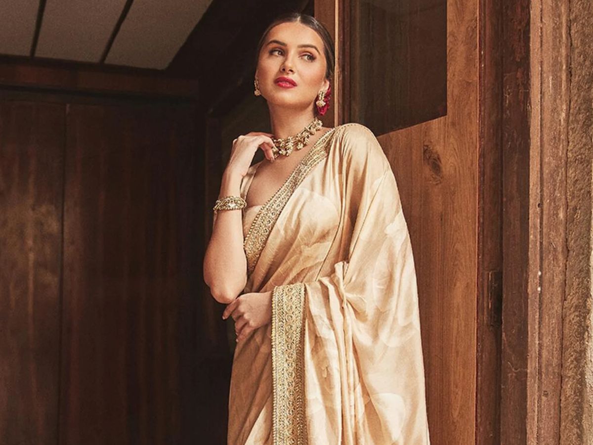 Tara’s Golden Silk Classic Look