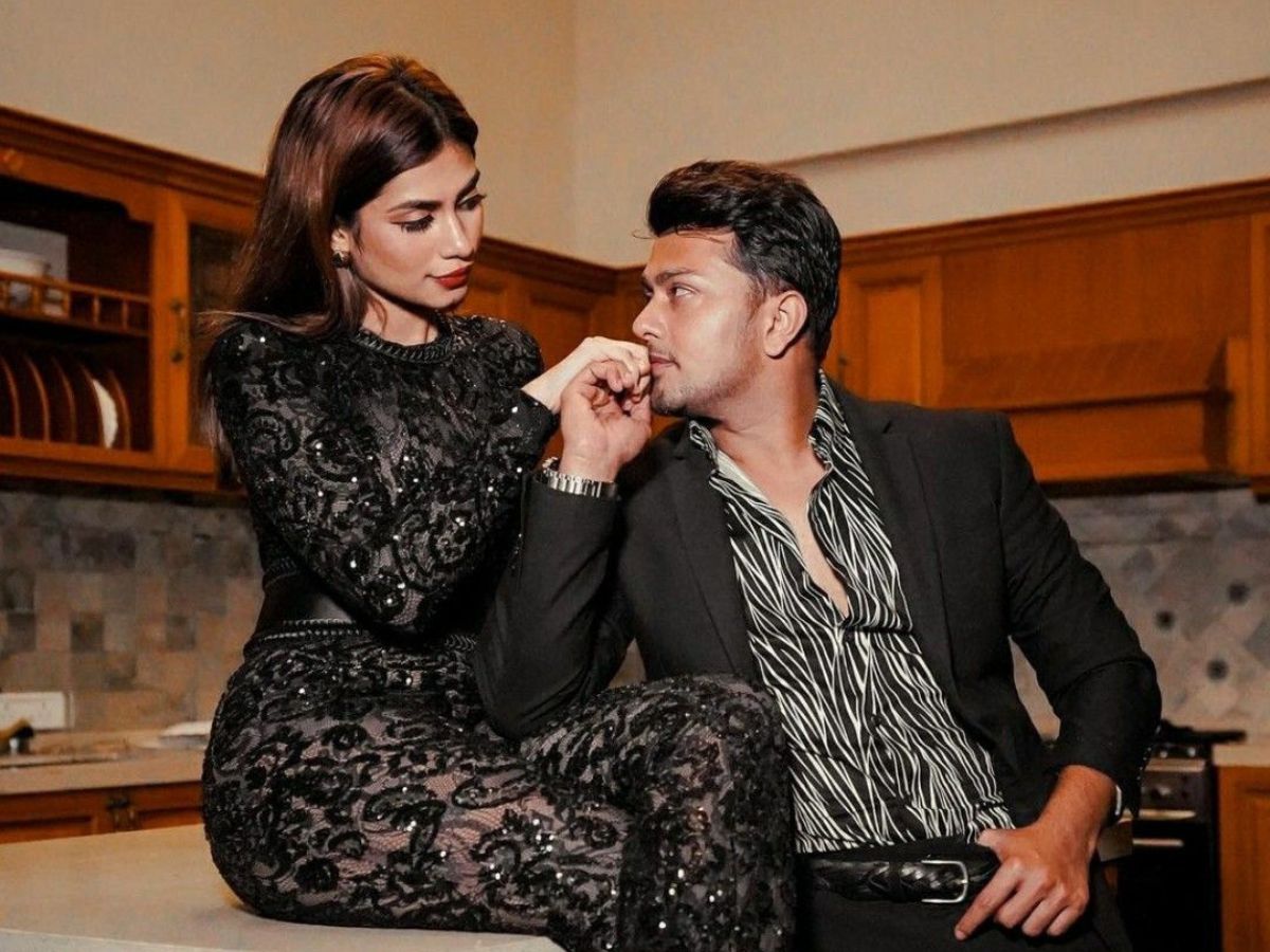 When did Awez and Nagma start dating?