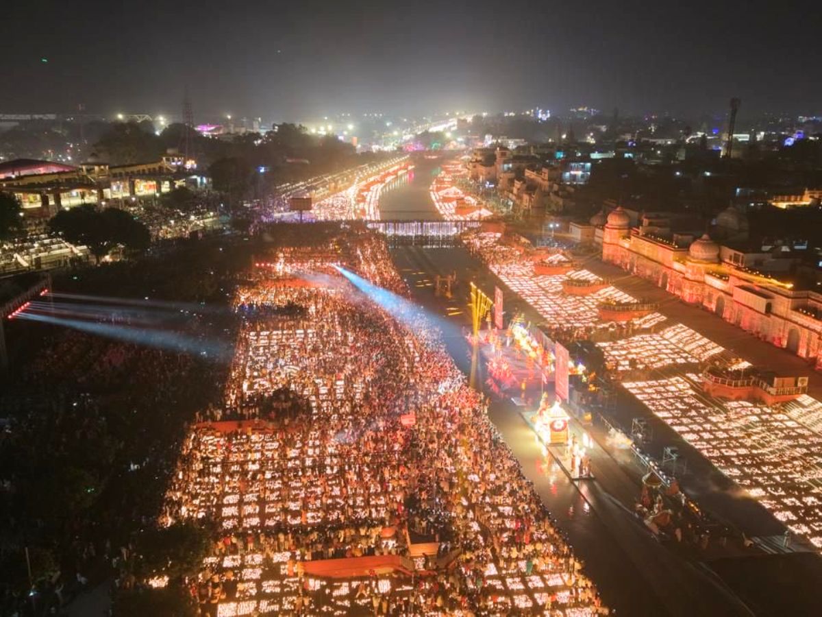 10,000 Volunteers Light Up Ayodhya for Guinness World Records