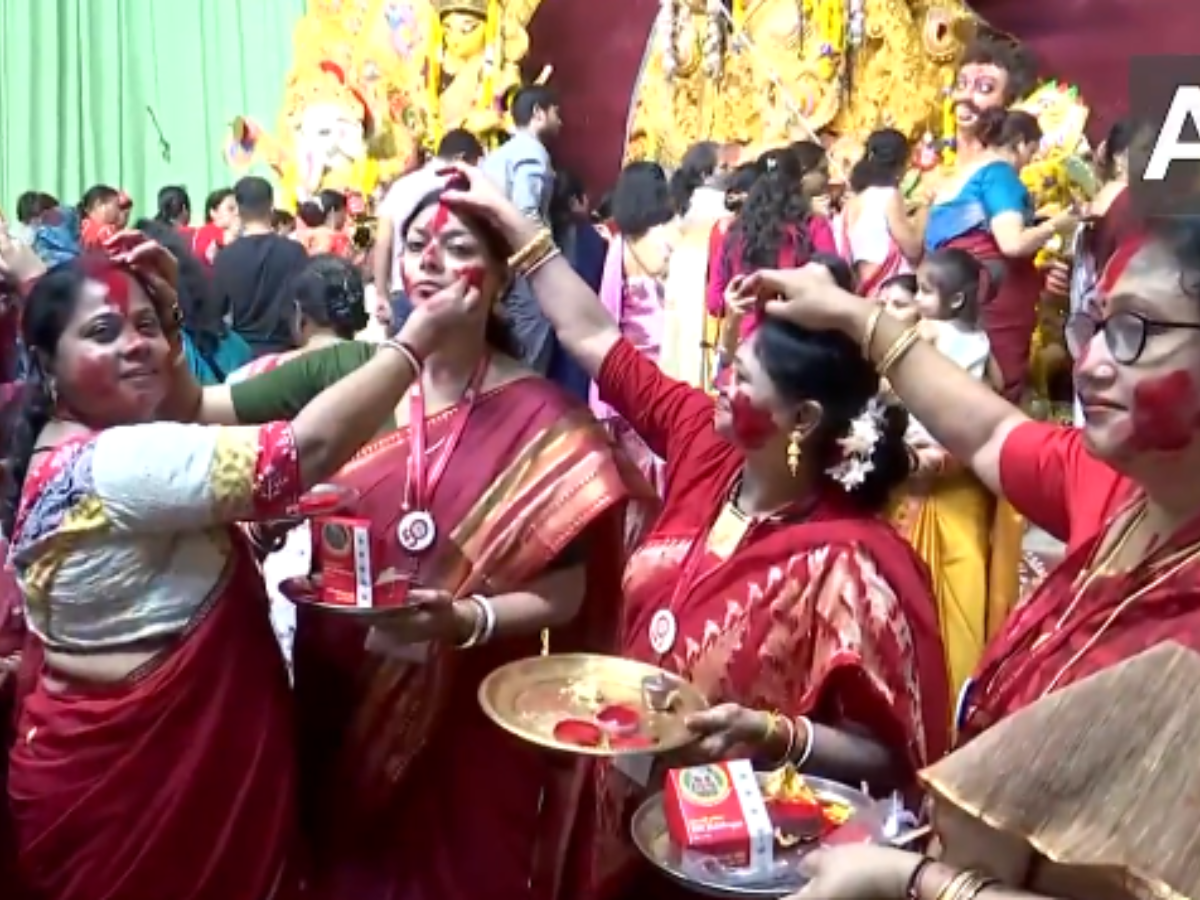 Delhi Women Participates in Sindoor Khela