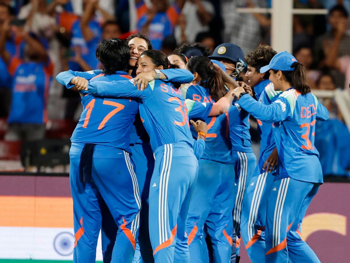 Harmanpreet Kaur & Smriti Mandhana Emotional Hug