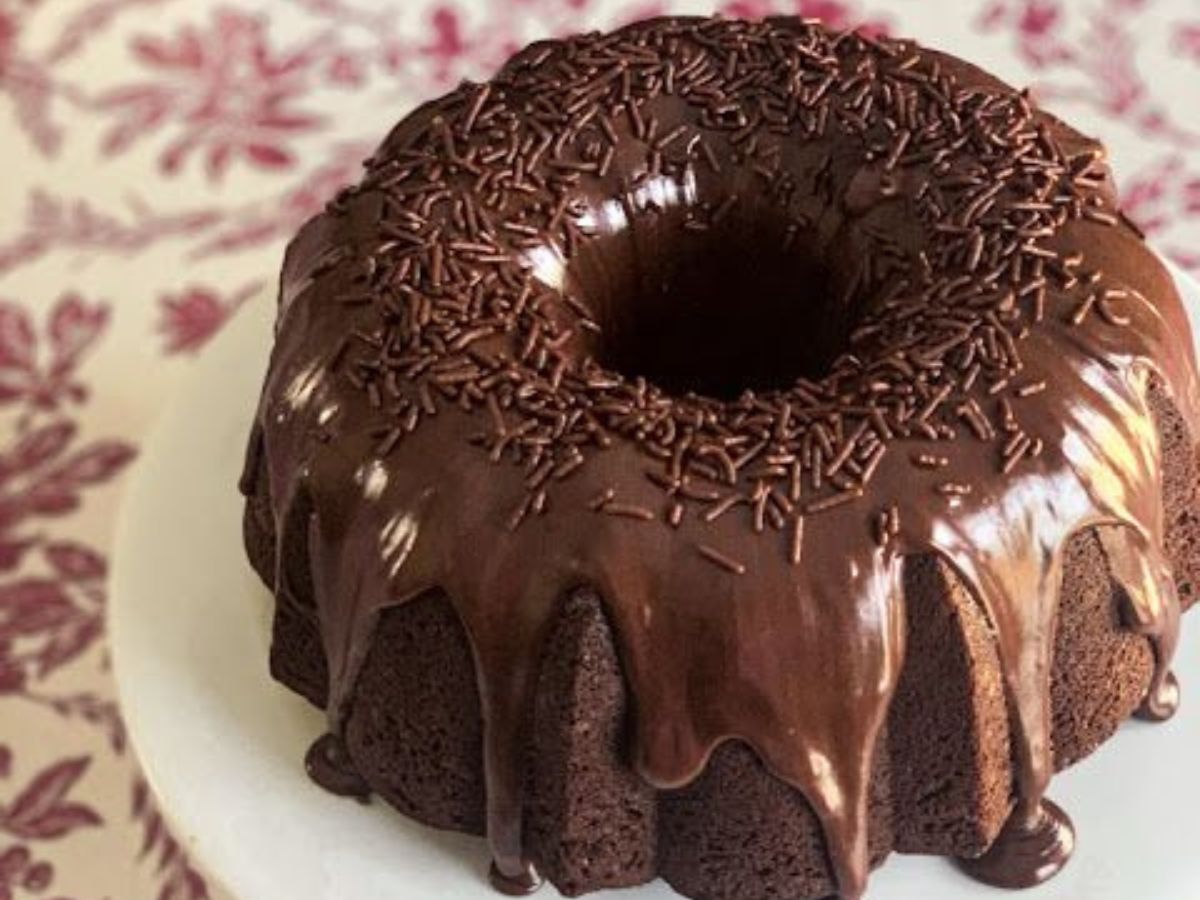 Chocolate Fudge Christmas Cake