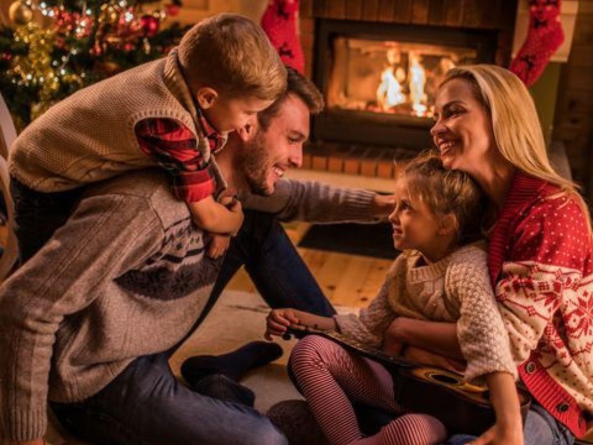 Minute-to-Win-It Christmas Challenges