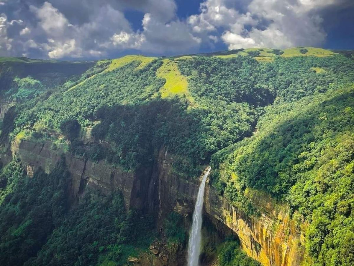 Nohkalikai Falls – Meghalaya