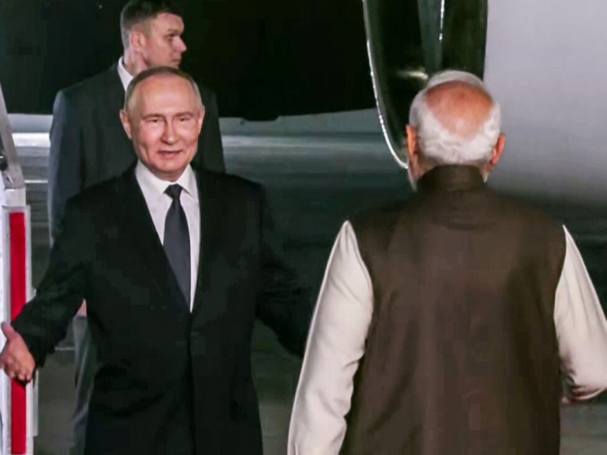Putin Lands in Delhi