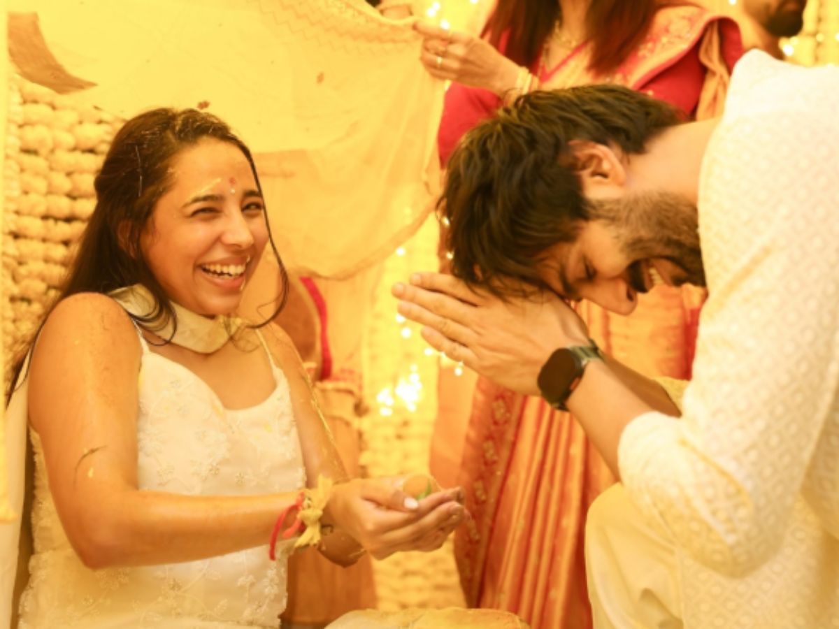 Kartik’s Dance to “Kajra Re” Goes Crazy Viral