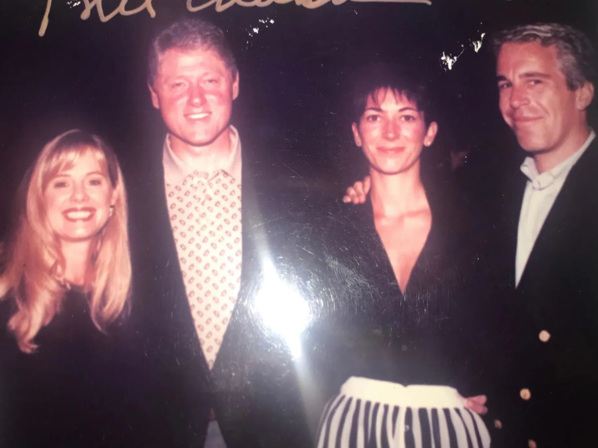 Republicans Renew Pressure on Clintons