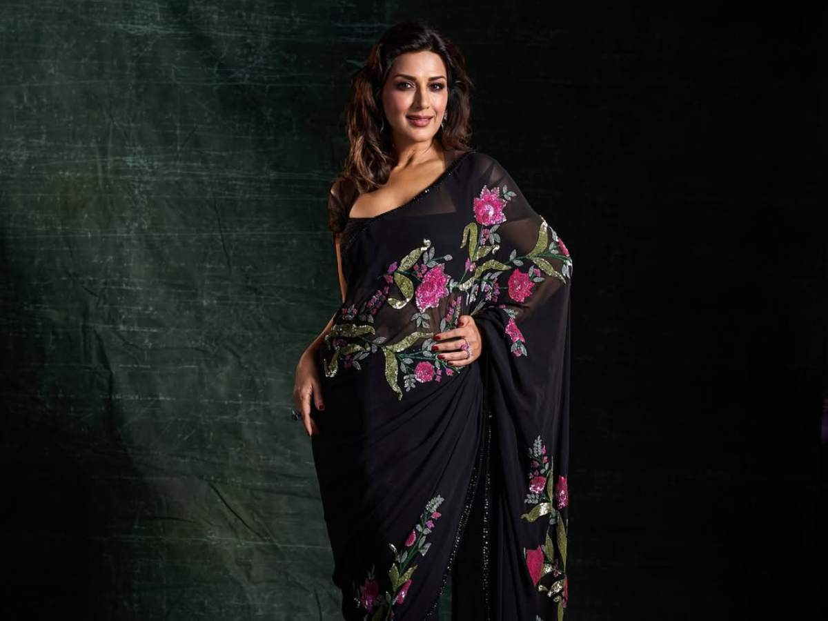 Sonali Bendre: Vintage Floral Glamour