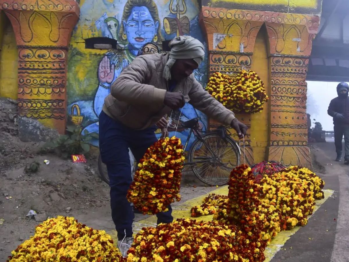 Flower Markets See Early Rush Despite Winter Haze