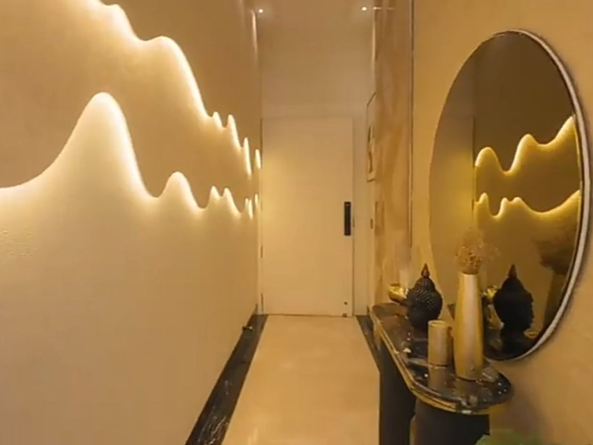 The "Photo Booth" Corridor