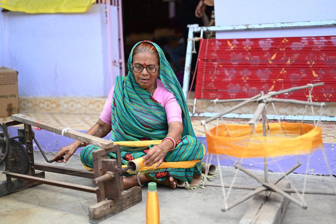 Gujarat government's 'Hastkala Setu Yojana' emerges as strong support for artisans skilled in traditional crafts