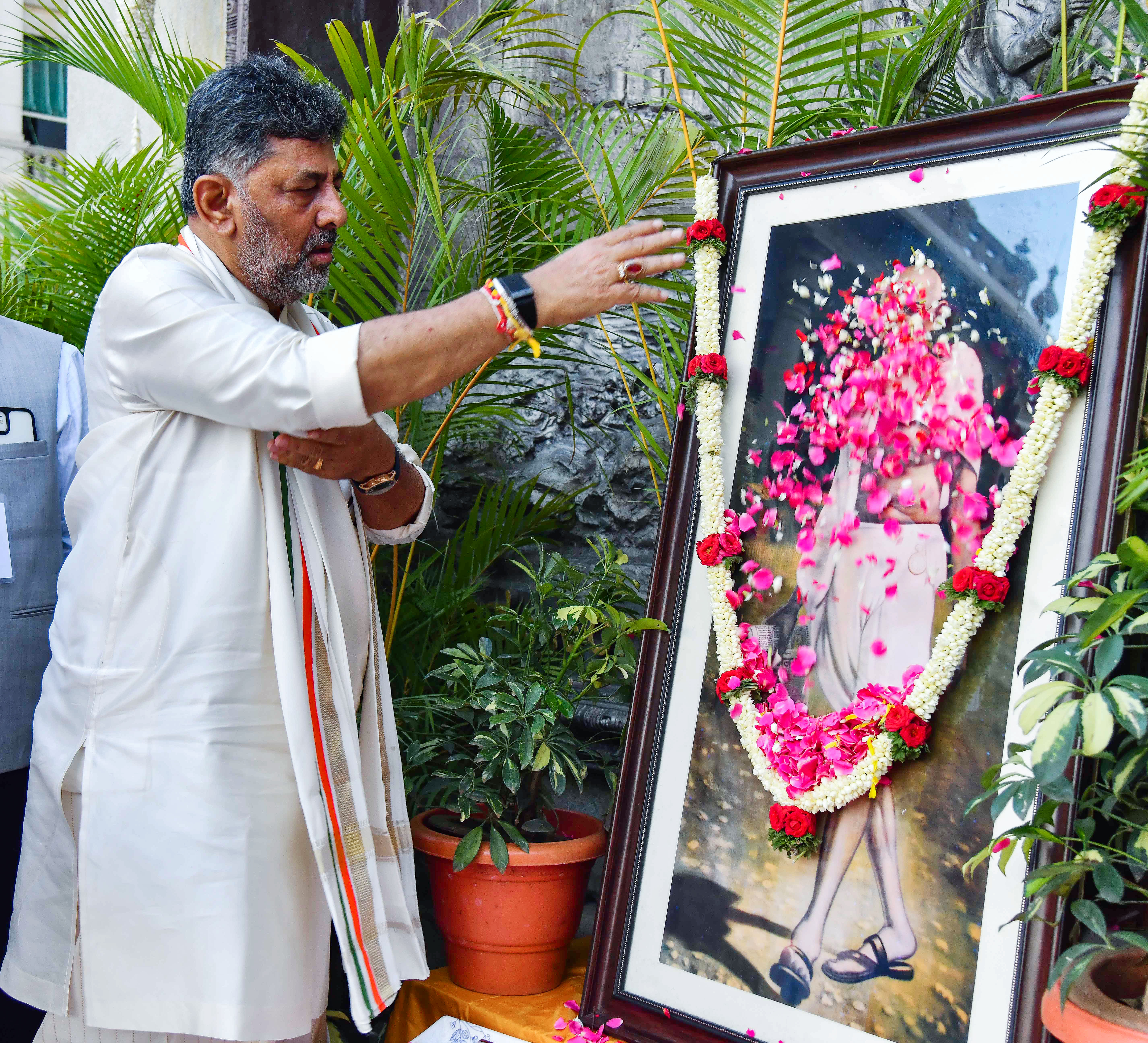 Shivakumar takes the helm as Karnataka CM, makes bold start with free bus passes for students