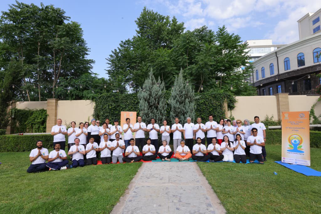 Tajikistan: MoS Kirti Vardhan Singh participates in yoga session in Dushanbe