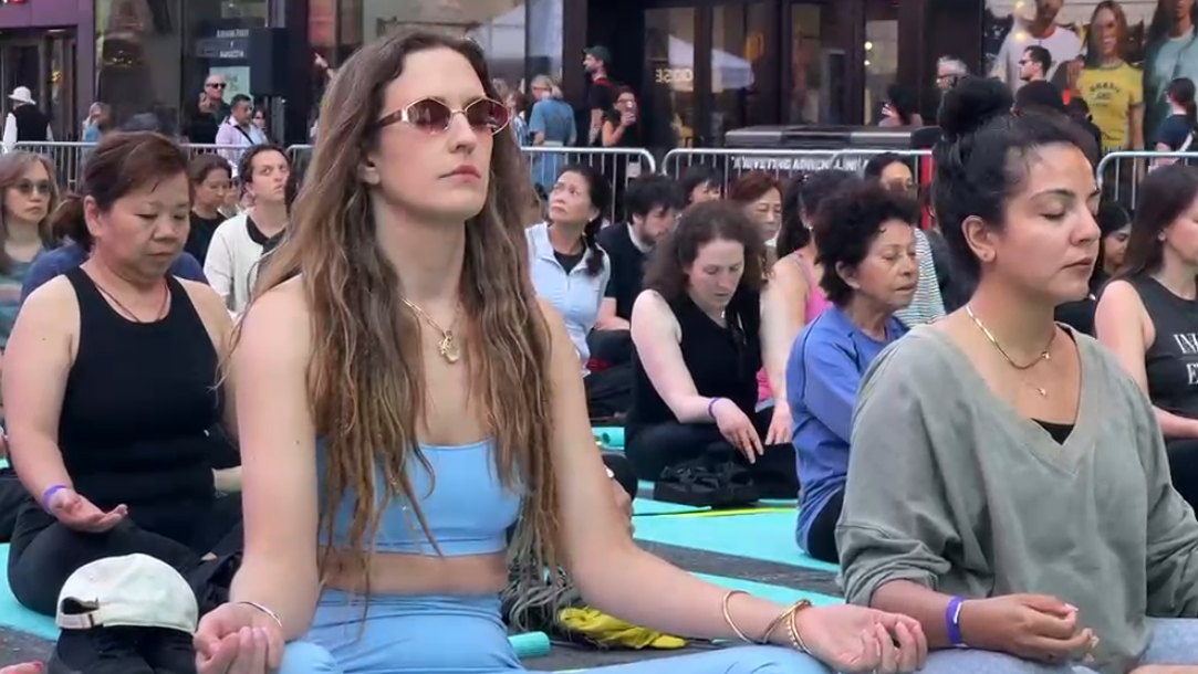 us-om-chants-echo-across-times-square-in-new-york-on-international-yoga-day20260621193001 US: Om chants echo across Times Square in New York on International Yoga Day