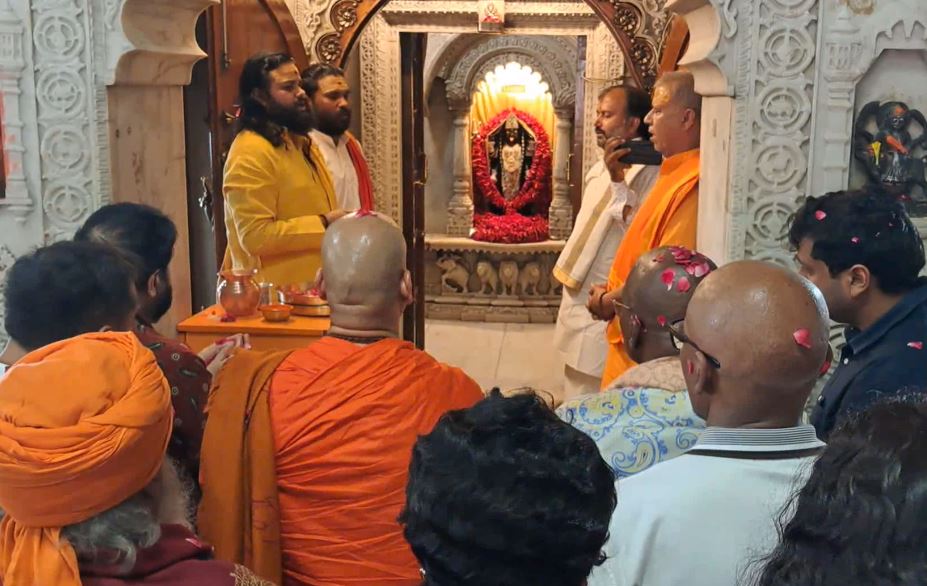 Haridwar: Former South African President Jacob Zuma offers prayers at Dakshin Kali temple