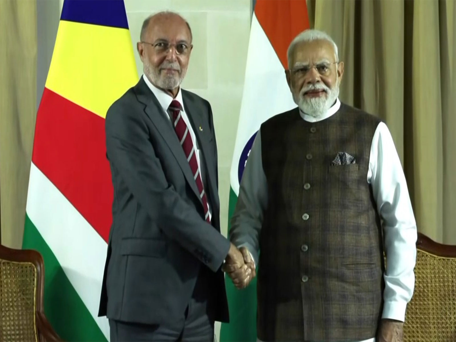 PM Modi meets Seychelles Opposition leader Bernard Georges