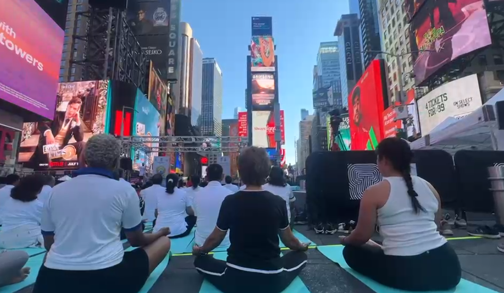 us-om-chants-echo-across-times-square-in-new-york-on-international-yoga-day20260621193001 US: Om chants echo across Times Square in New York on International Yoga Day