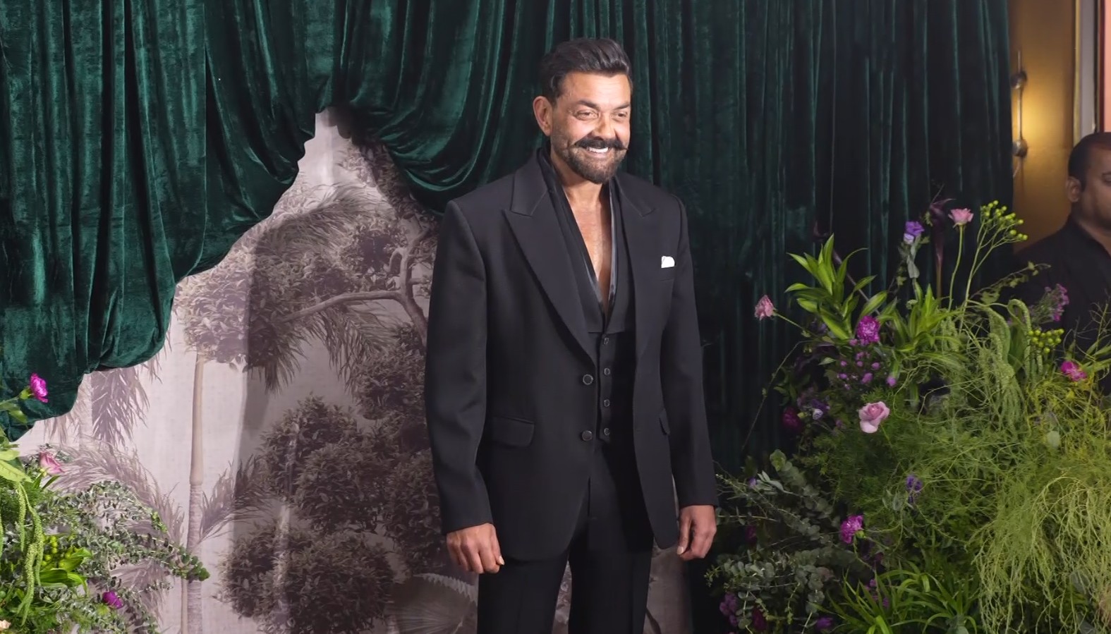 from-jackie-shroffs-large-potted-plant-gift-to-rekhas-blessings-inside-anshula-kapoor-rohan-thakkars-wedding-reception20260708142820 From Jackie Shroff's large potted plant gift to Rekha's blessings: Inside Anshula Kapoor-Rohan Thakkar's wedding reception