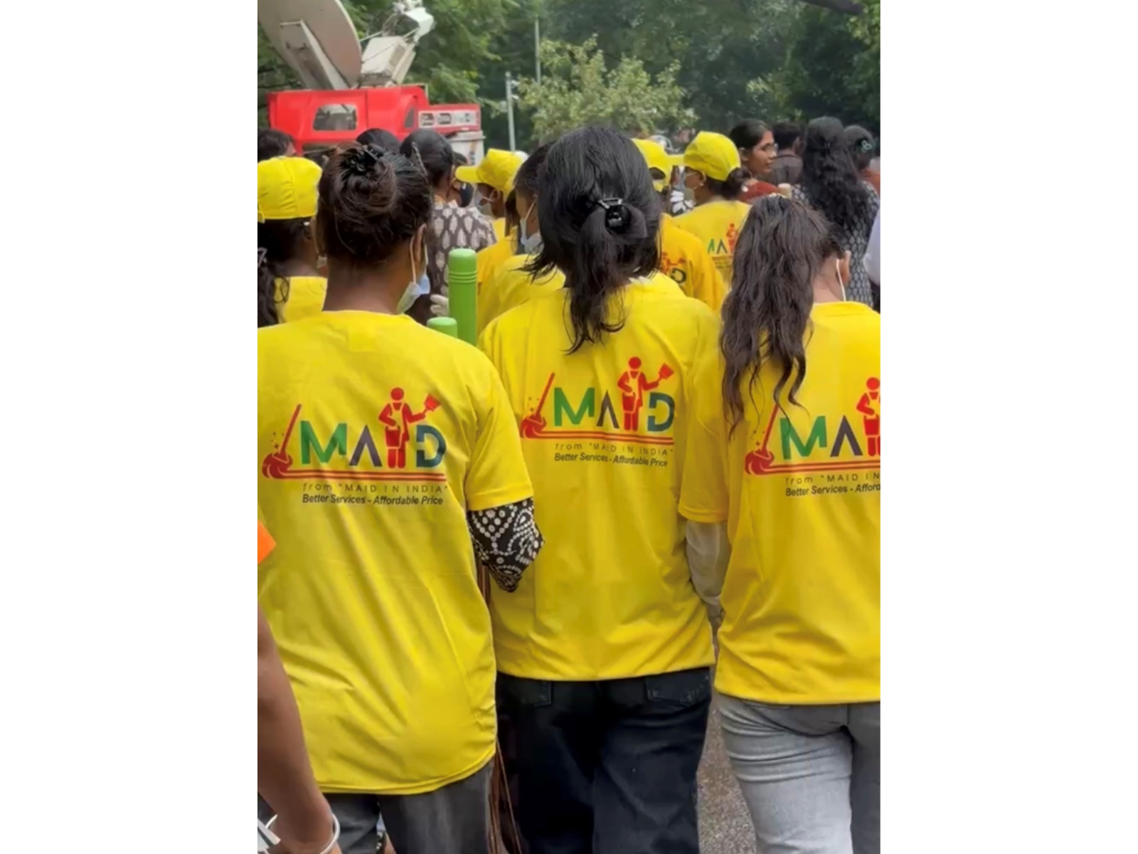 maid-in-india-leads-cleanliness-drive-at-delhi-protest-site-yellow-t-shirts-blue-bags-one-mission20260722162313 Maid In India Leads Cleanliness Drive at Delhi Protest Site. Yellow T-Shirts, Blue Bags, One Mission