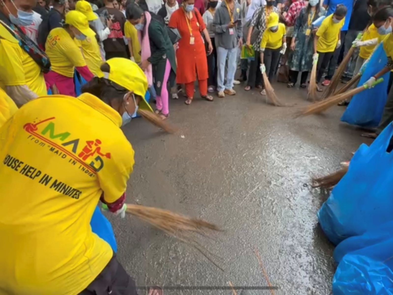 maid-in-india-leads-cleanliness-drive-at-delhi-protest-site-yellow-t-shirts-blue-bags-one-mission20260722162313 Maid In India Leads Cleanliness Drive at Delhi Protest Site. Yellow T-Shirts, Blue Bags, One Mission