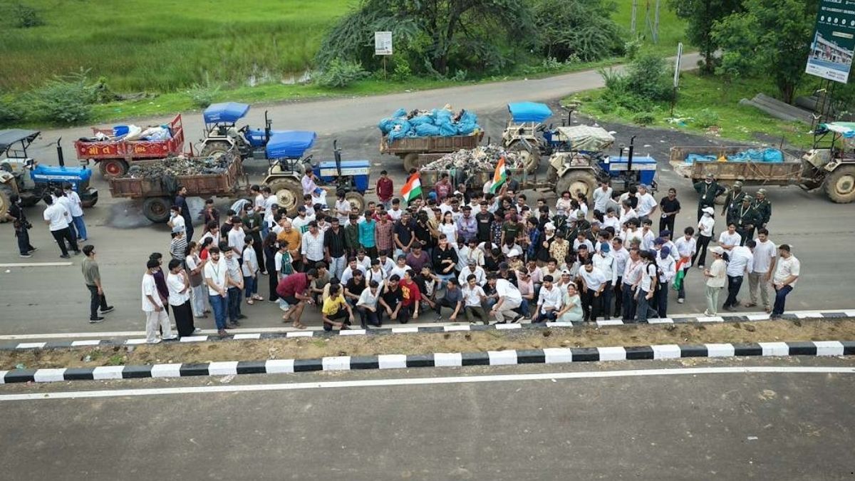 200+ Parul University Students Turn Independence Day Spirit Into a Youth-Led Cleanliness Movement