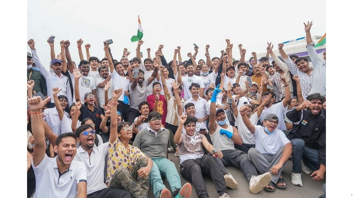 200+ Parul University Students Turn Independence Day Spirit Into a Youth-Led Cleanliness Movement