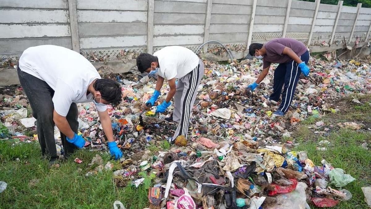 200+ Parul University Students Turn Independence Day Spirit Into a Youth-Led Cleanliness Movement