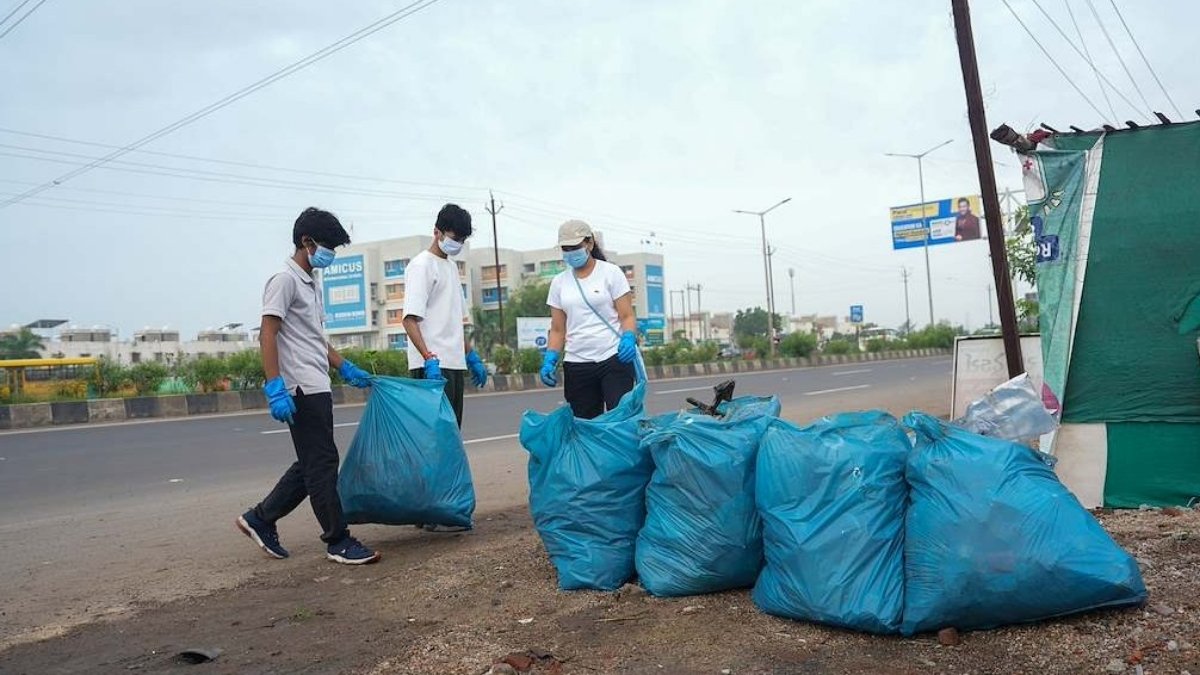 200+ Parul University Students Turn Independence Day Spirit Into a Youth-Led Cleanliness Movement