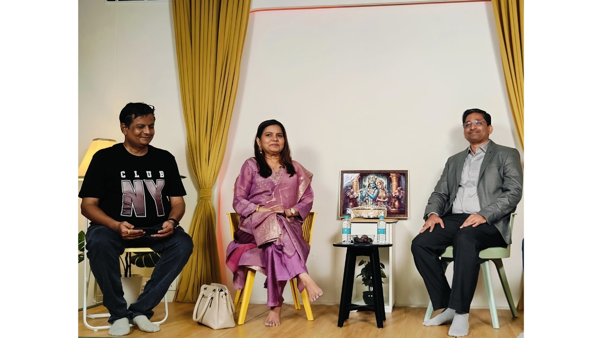 legendary-singer-sadhana-sargam-launches-krishna-bhajan-aan-baso-mere-man-darpan-mein-ahead-of-janmashtami Legendary Singer Sadhana Sargam Launches Krishna Bhajan ‘Aan Baso Mere Man Darpan Mein’ Ahead of Janmashtami