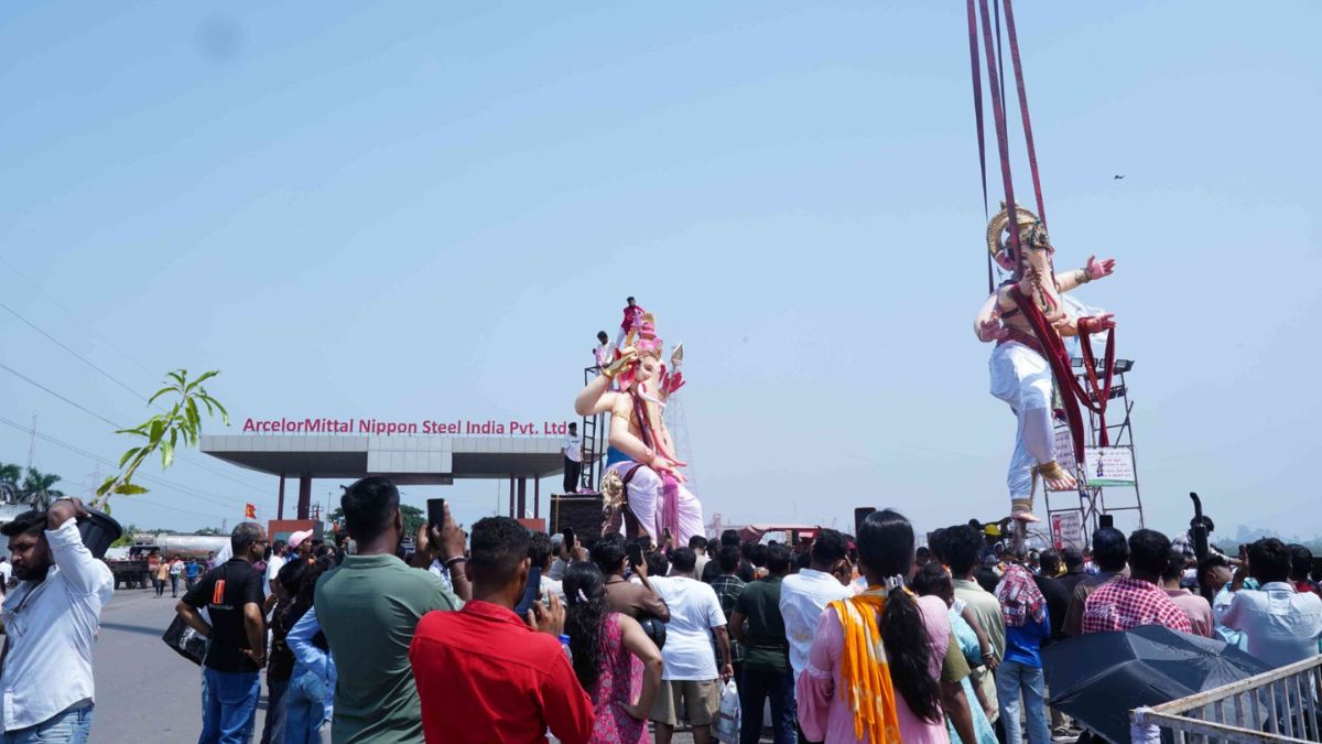 AM/NS India Strengthens Community and Environmental Support During Ganesh Visarjan in Hazira