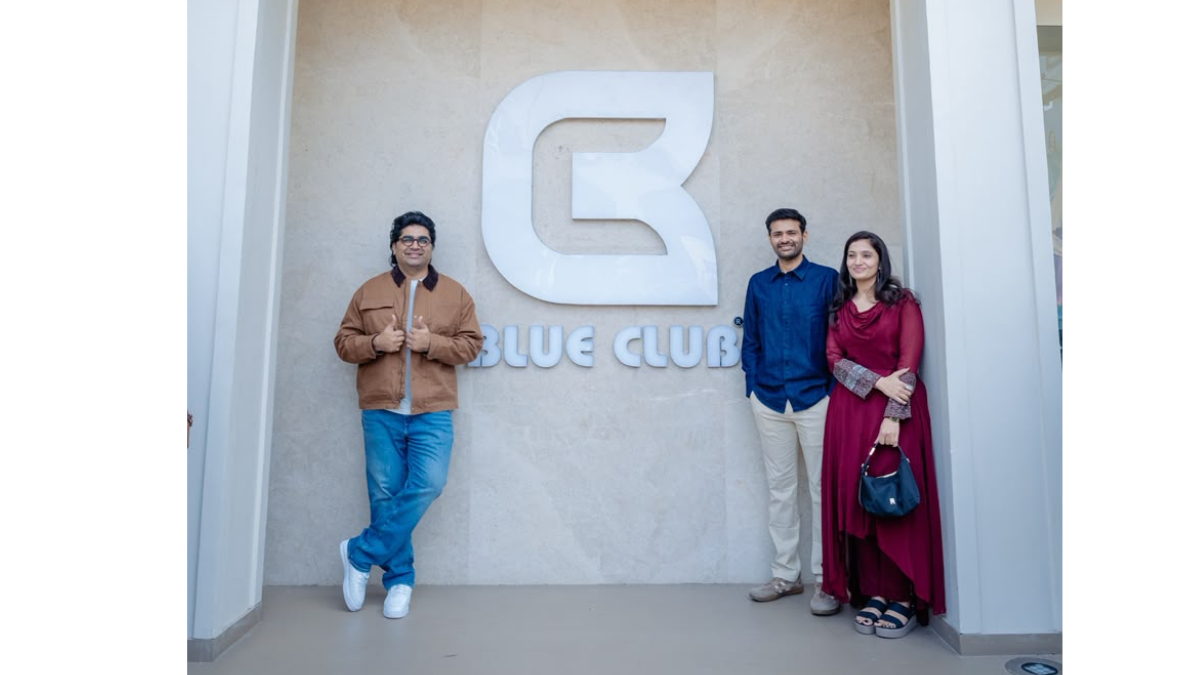 gujarati-cinema-star-malhar-thakar-visited-blue-club-in-vadodara-on-october-25th Gujarati Cinema Star Malhar Thakar Visited ‘Blue Club’ in Vadodara on October 25th